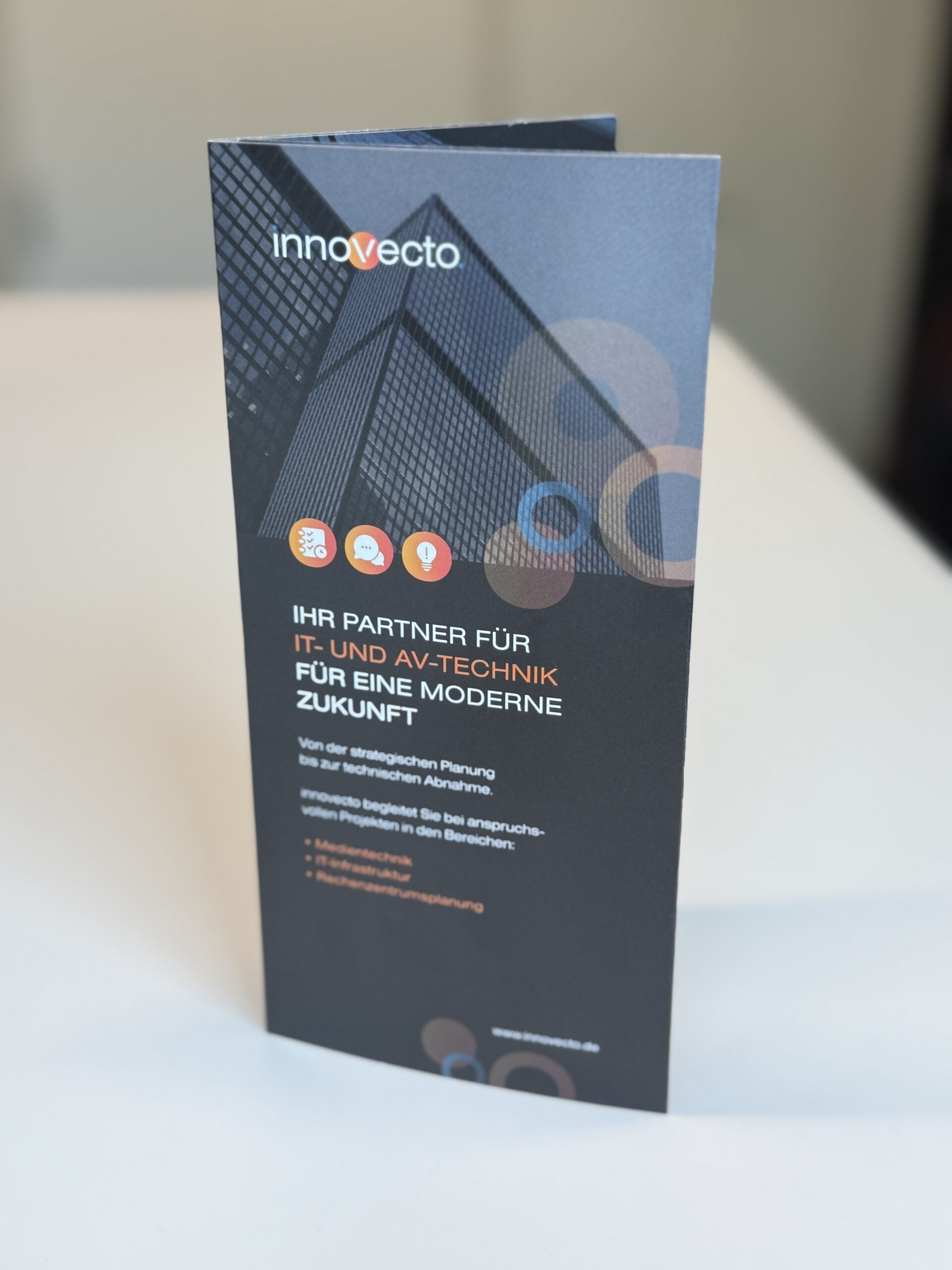 innovecto Flyer allgemein Icon EDV Technik Office IT
